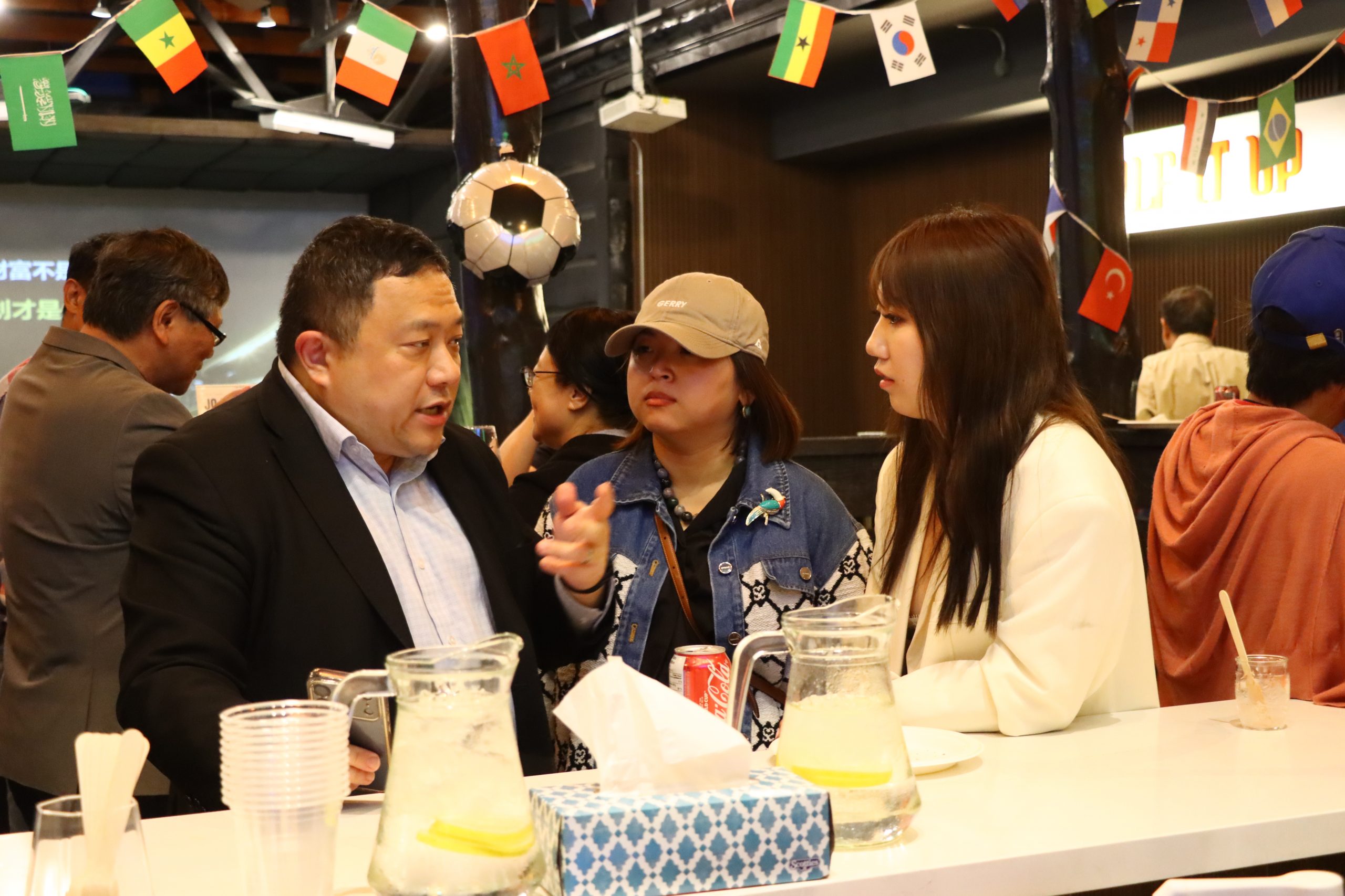 会员与嘉宾深入讨论 / In-depth discussion between members and speakers