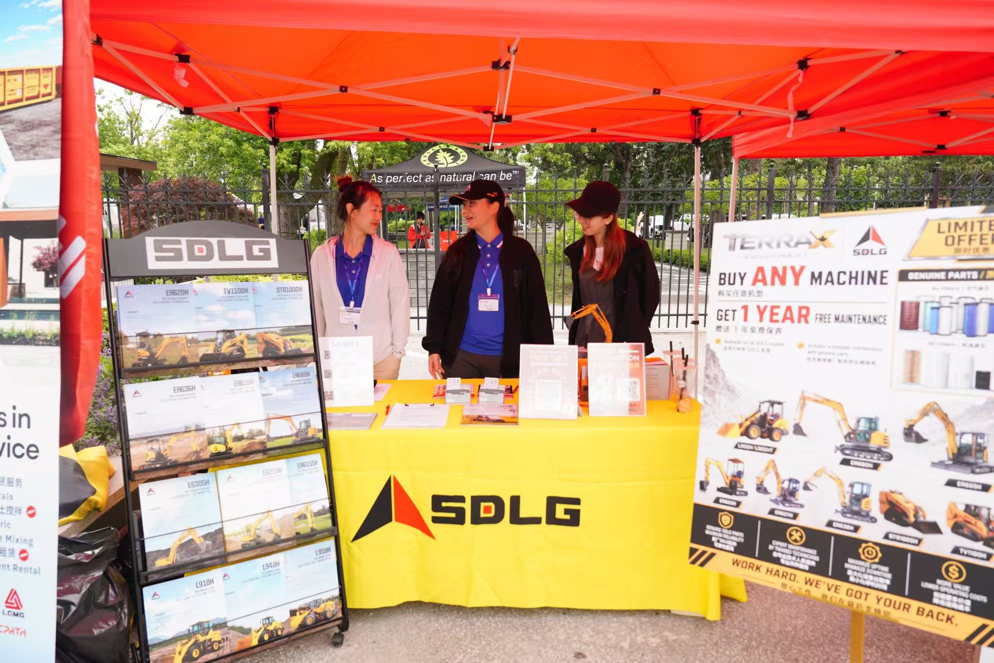 Brand representatives meeting guests at the Mr.Bin Summer Vendor Event